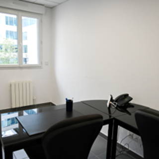 Bureau privé 10 m² 1 poste Location bureau Rue de Metz Nanterre 92000 - photo 2